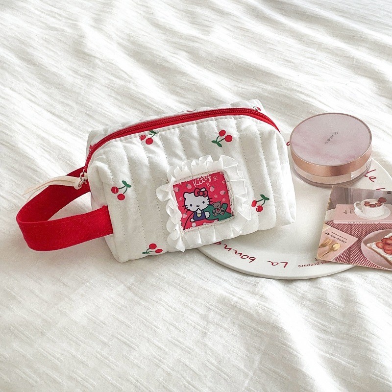 อะนิเมะ Sanrio Hello Kitty ผู้หญิงแต่งหน้ากระเป๋าผ้าฝ้าย Tote แบบพกพาหญิงเครื่องสําอางกระเป๋าถือ Travel Organizer ซิปกระเป๋าผ้านวม