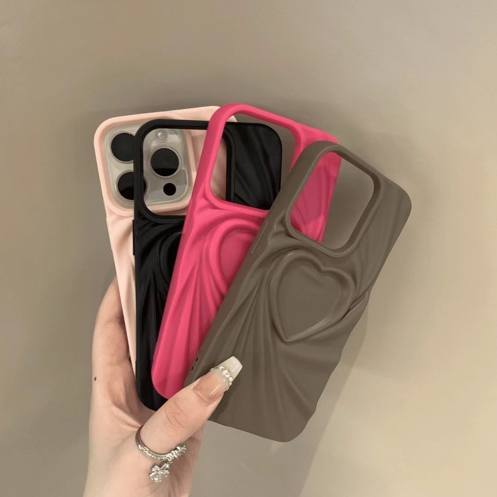 Luxury Matte Ruffled Love Frosted Softเคสโทรศัพท์สําหรับiPhone 13 12 11 14 15 Pro Max 15 14 Plusปลอกเลนส์ป้องกันรวมทุกอย่างซิลิโคนกันกระแทกปกหลังIPhone