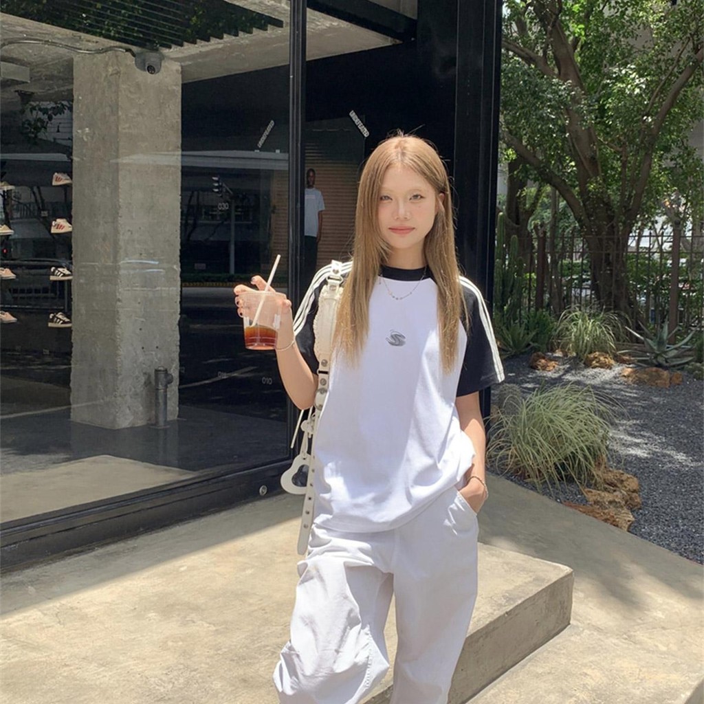 Lune_Graceเสื้อยืดแขนสั้นตัดสี สกรีนลายเล็กๆตรงหน้าอก เท่น่ารัก ผ้านุ่มใส่สบาย-พร้อมส่งจากไทย-รุ่น2639