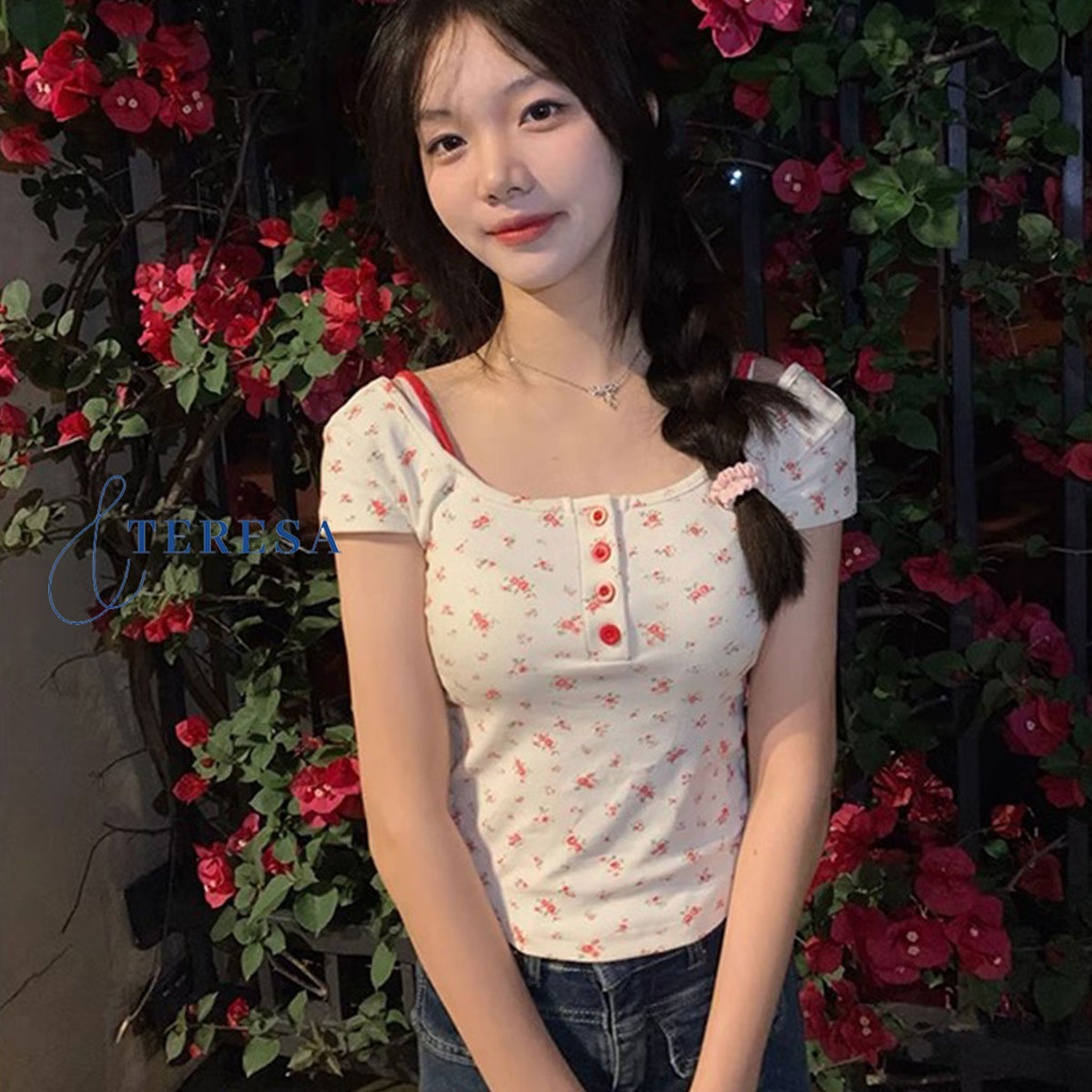 เสื้อยืดลายดอกไม้แขนสั้น ดีไซน์โดดเด่นและเก๋ไก๋