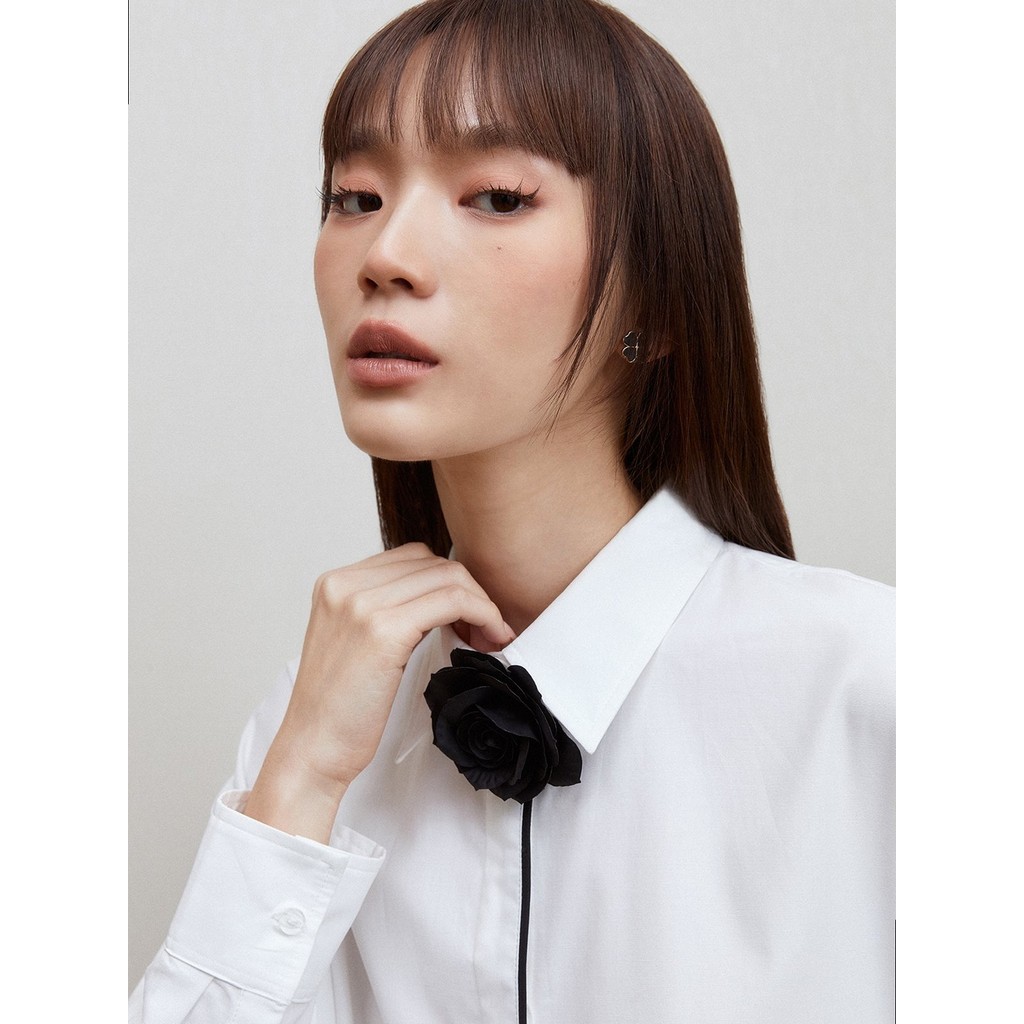 [Pomelo] เสื้อเชิ้ตมาพร้อมโชกเกอร์ดอกกุหลาบ / Rose Choker Long Sleeve Button Shirt