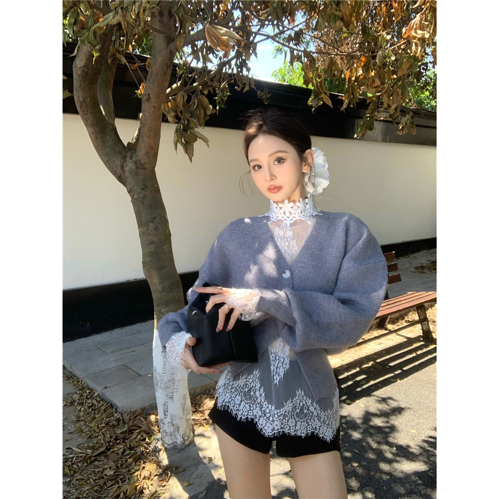Liasynn ฝรั่งเศสอ่อนโยนแฟชั่น V คอ High-End ถักเสื้อกันหนาวเสื้อ + ลูกไม้ Bottoming Top + กางเกงขาสั้นชุดแยก ~