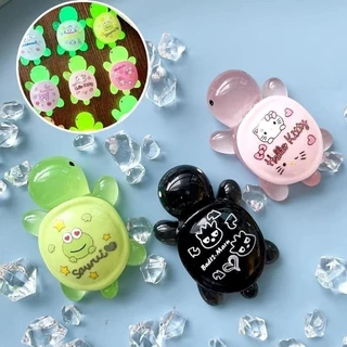 สุ่ม 1 ชิ้น การ์ตูนเรืองแสง พวงกุญแจกระเป๋าจี้ เครื่องประดับพวงกุญแจ เต่า ตกแต่งบ้าน เต่าเรซิ่น คละสีคละลาย มีซอง ตกแต่ง