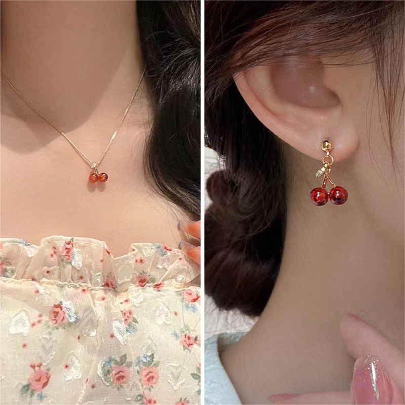 เซตสร้อยคอและต่างหูจี้เชอร์รี่สีแดง แฟชั่นสไตล์เกาหลี โซ่ไหปลาร้า ระดับไฮเอนด์ สวยหวาน เครื่องประดับสำหรับผู้หญิงของขวัญ