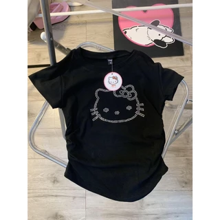 เสื้อยืดแขนสั้นสีดำทรงตรงสำหรับผู้หญิงในช่วงฤดูร้อน สไตล์ใหม่ เข้ารูปพอดีตัว ดีไซน์สาวฮอต