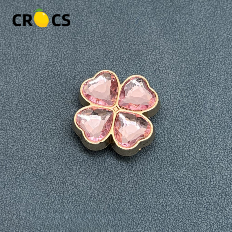 Jibbitz Crocs Charms Hole รองเท้าดอกไม้อุปกรณ์เสริมสไตล์ใหม่ Crocs รองเท้าดอกไม้ Crocs อุปกรณ์เสริม Zhibixing ตกแต่งเพชร Four-leaf Clover ผสม