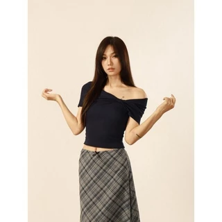 cherryshop🍒พร้อมส่ง เสื้อรัดรูปผู้หญิง เสื้อยืดปาดไหล่ ผ้ายืดทรงสวยสั้น แขนสันปาดไหล่เซ็กซี่ ดีไซน์สวย พอดีตัวทรงสวย