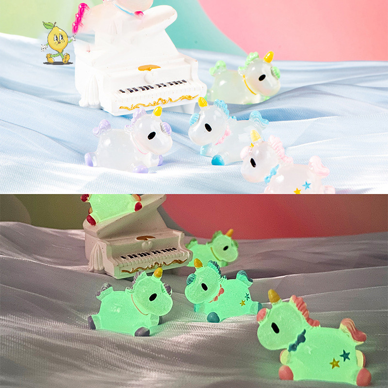 [mozh] การ์ตูนยูนิคอร์นเรืองแสงเรซิ่นตุ๊กตาจิ๋ว Kawaii DIY ตกแต่งบ้านน่ารักเดสก์ท็อปรถเครื่องประดับขนาดเล็กของขวัญ [TH]