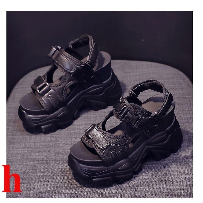 คนเล็ก Velcro กีฬาสไตล์รองเท้าแตะผู้หญิง 2024 ฤดูร้อนสไตล์ใหม่สบายๆหนา Soled Wedge-Heeled รองเท้าแตะปากปลาผู้หญิง