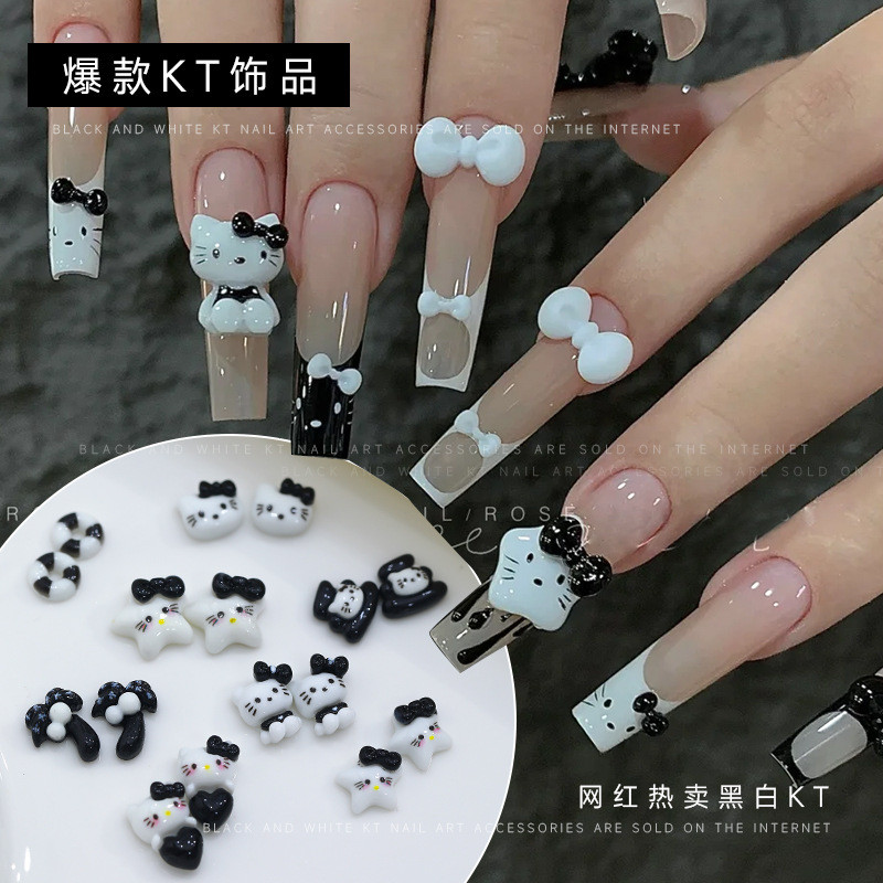 10ชิ้นการ์ตูนเล็บเครื่องประดับน่ารักคลาสสิก เคที แมวสามมิติสีดําและสีขาวว่ายน้ําแหวนหวานเย็นเรซิ่นตกแต่ง
