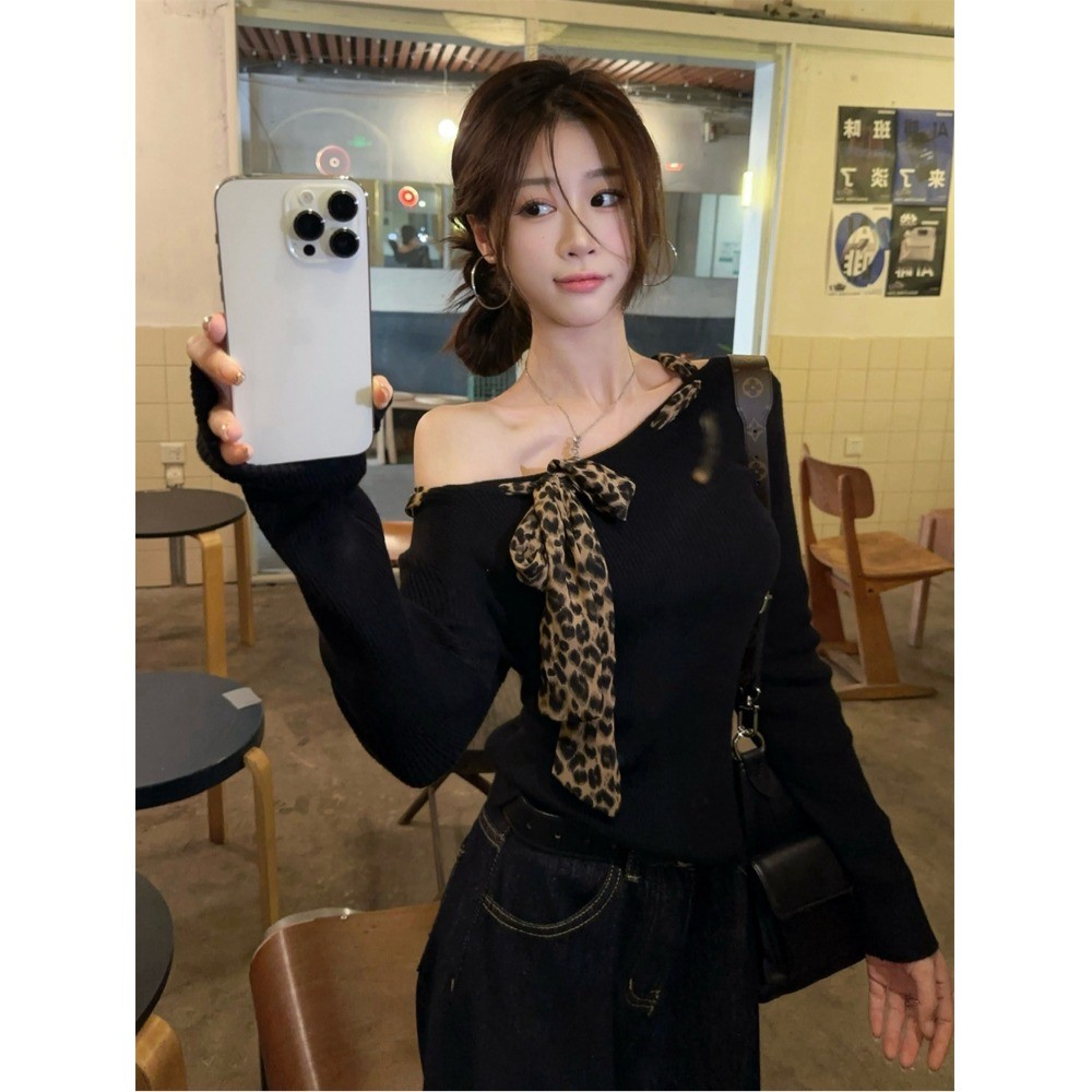 ELFwoo ออกแบบเสื้อเชิ้ตฐานไหล่เอียงแบบผูกไหล่พิมพ์ลายเสือดาวสําหรับเปิดไหล่ผู้หญิง - รูปที่ 2