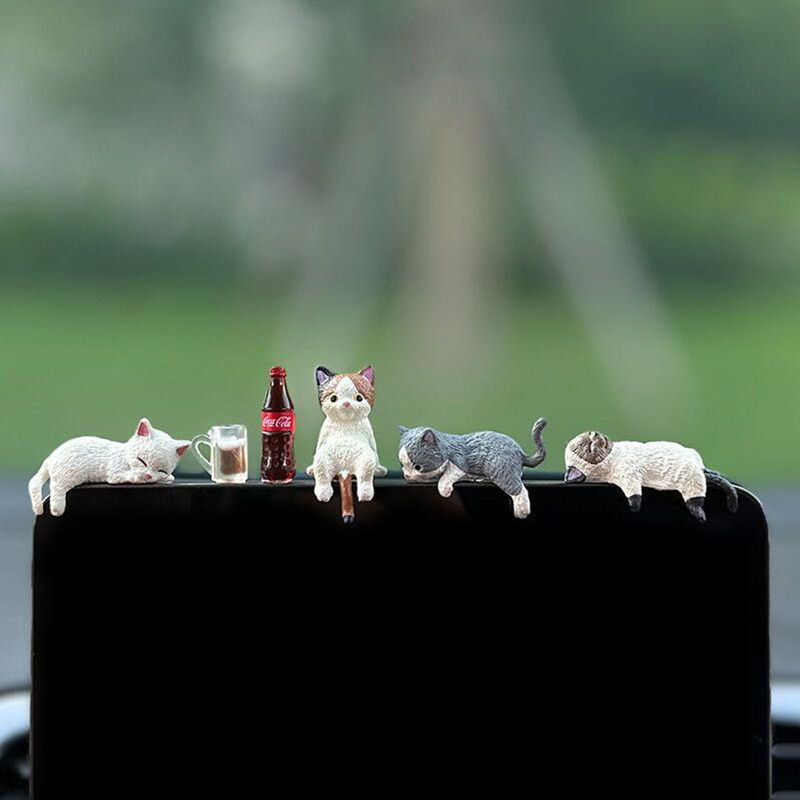 น่ารักแมวสุนัขถามรุ่นพีวีซีรูปการกระทํารุ่นตุ๊กตารถควบคุมกลางหน้าจอแสดงผลคอมพิวเตอร์ทีวีตรวจสอบการ์ตูนตกแต่งตุ๊กตา