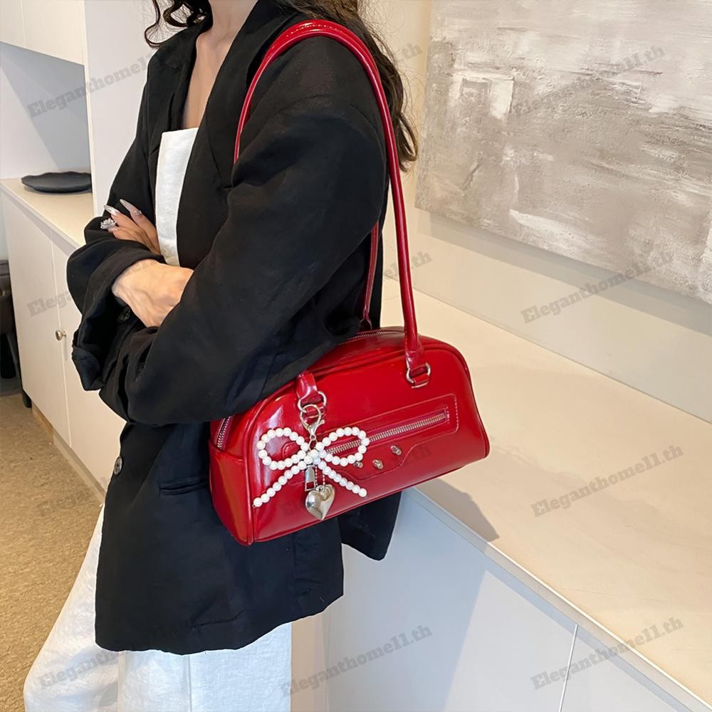 กระเป๋าสไตล์เกาหลี กระเป๋าสะพายไหล่ PU ผู้หญิง Chic Hobo กระเป๋าสีทึบพร้อมจี้โบว์ Sleek Party กระเป๋า กระเป๋าบอสตัน Boston Bag กระเป๋าสีแดง