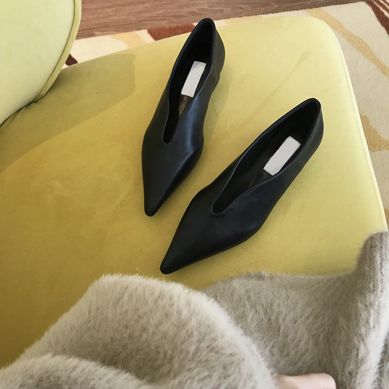 Occalook Pointed Toe ปั๊ม Classy สไตล์ใหม่พร้อมสต็อกแฟชั่นรองเท้าหนังขนาดเล็ก Retro Early ฤดูใบไม้ผลิแบน Casual Low-Heeled Slimmer ดูรองเท้าแต่งงานแม่มดรองเท้า
