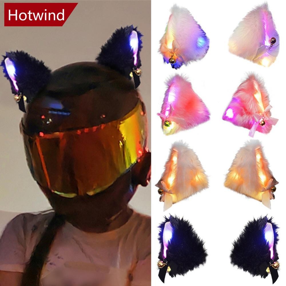 Hotwind 2 ชิ้นหมวกกันน็อครถจักรยานยนต์ตุ๊กตาแมวหูสติ๊กเกอร์ตกแต่งหมวกกันน็อควิบากแบบเต็มหน้าหมวกกันน็อคปิดถนนตกแต่งพร้อมไฟ LED สีสันสดใส C6X6