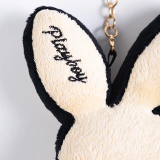 PLAYBOY รุ่น Bunny Charm พวงกุญแจตุ๊กตากระต่ายเพลย์บอย รหัส ST-252K150CC ดีไซน์ขนนุ่ม หูกระต่ายปักตัวอักษร