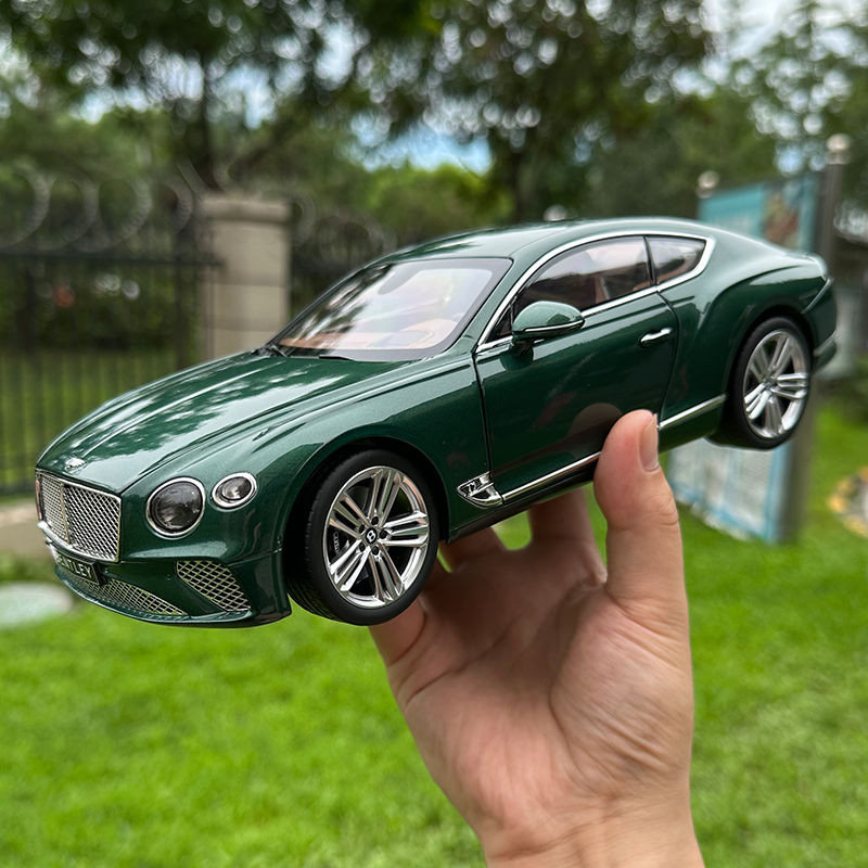 NOREV 1: 18 Bentley Continental GT Bentley Continental GT รถรุ่น