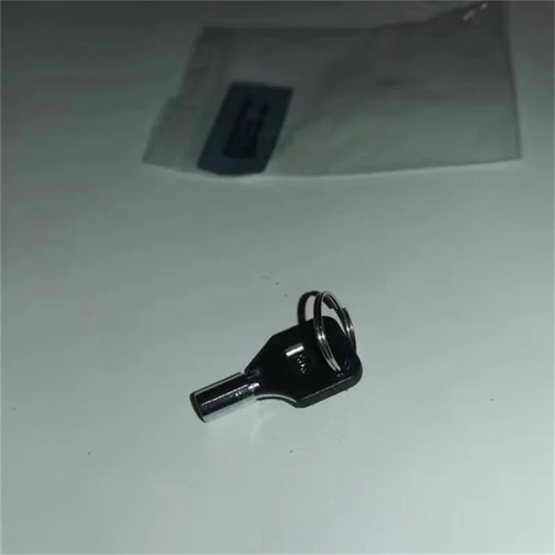 สําหรับ SIONTRUK SITRAK WG9918788103 Key HOWO T7h Four Way Monitoring Host key ชิ้นส่วนรถบรรทุกหนักส