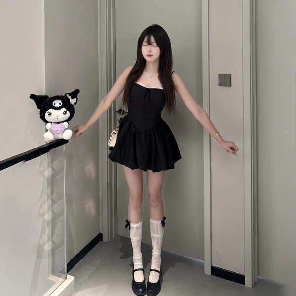 vynn official กางเกงขาบานสไตล์ฝรั่งเศส ชุดเดรสสายเดี่ยวสีดำเรียบหรูสำหรับฤดูร้อนแบบใหม่ปี2025กระโปรง