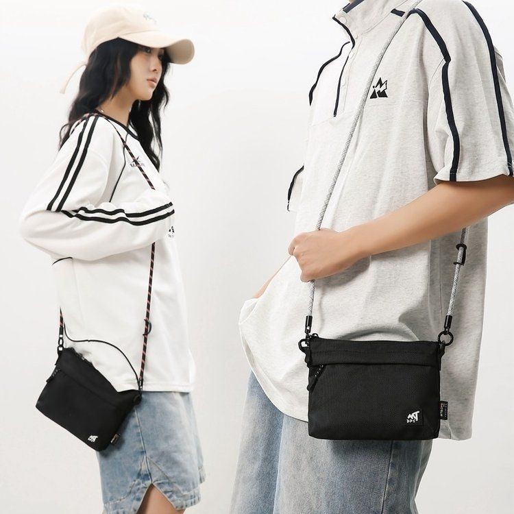 กระเป๋าสะพายเบาๆ สไตล์ฤดูร้อนใหม่ กันกระแทกดี สำหรับคนชอบเดินทางและใส่มือถือ