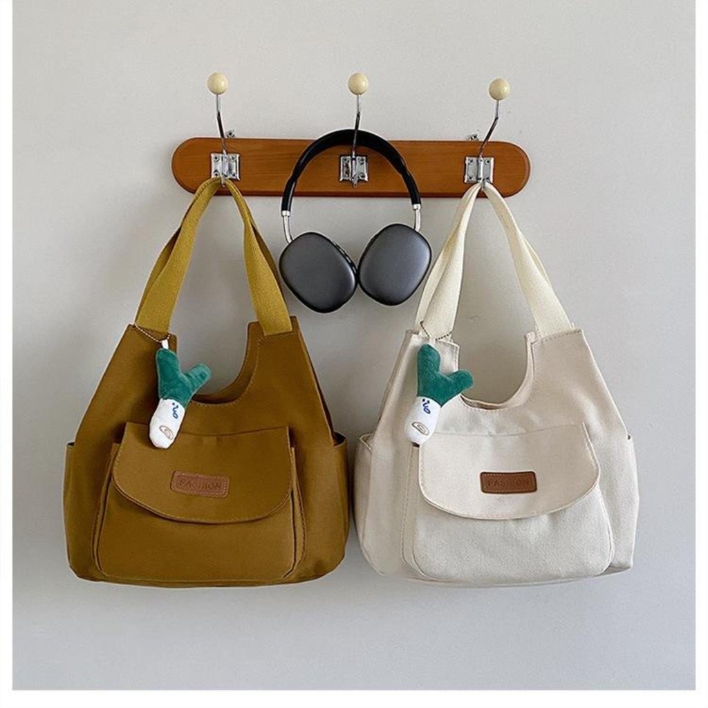 【พร้อมส่ง】Miss bag fashion กระเป๋าสะพายไหล่  จุของได้เยอะรุ่นฮิต สไตล์เกาหลี(ไม่มีจี้ห้อยกระเป๋า)