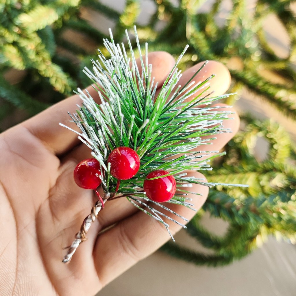 10 ชิ้น/เซ็ตสร้างสรรค์คริสต์มาสจําลอง Pine Picks ความแปลกใหม่เครื่องประดับคริสต์มาส Berry Pine Cone สําหรับ Home Party ตกแต่ง