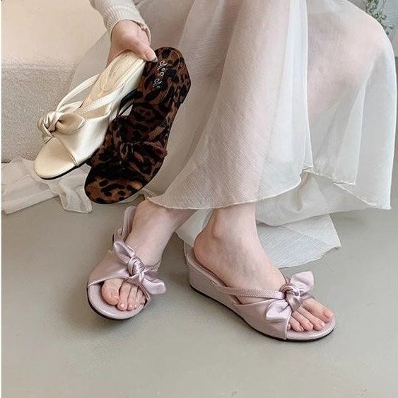 แฟชั่นเกาหลีโบว์เปิดรองเท้าแตะ PU สุภาพสตรี One-Pedal Anti-Slip ทนต่อการสึกหรอชายหาดกลางแจ้งน้ําหนักเบา Casual Slipp