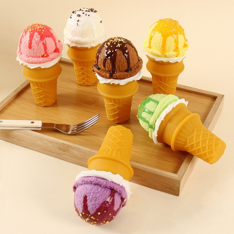 ไอศกรีมโคนปลอม ขนาดเท่าของจริง เหมาะสำหรับตกแต่งร้าน ถ่ายภาพสินค้า รีวิวอาหาร เสริมภาพลักษณ์ร้านค้าของคุณ!