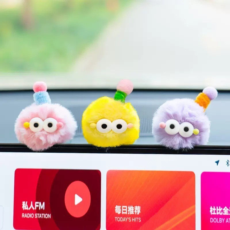 ตุ๊กตาน่ารักน่ารัก Little Monster Hairball อุปกรณ์ตกแต่งรถยนต์คอนโซลรถหน้าจอแสดงผลตกแต่งเดสก์ท็อปตกแต่ง