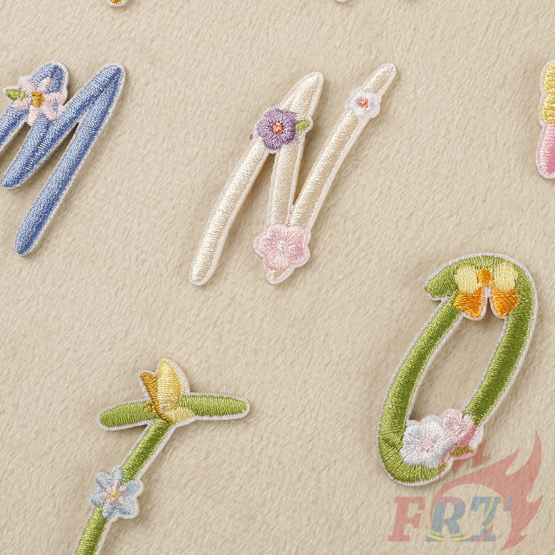 ☸ ดอกไม้ที่มีสีสันตัวอักษรภาษาอังกฤษแพทช์สติกเกอร์ติดด้วยตนเอง ☸ 1 ชิ้นตัวอักษร DIY เย็บปักถักร้อยเหล็กบนป้ายแพทช์ตกแต่งผ้า - รูปที่ 2