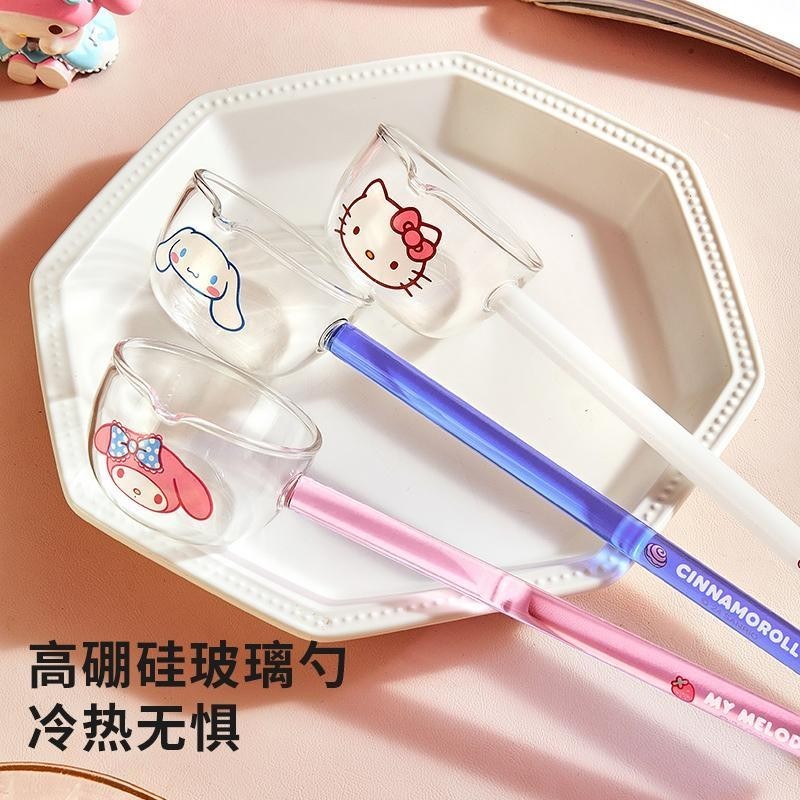 SANRIO [ฮาโร] ช้อนซินนามอนโรล ซานริโอ ช้อนซุปแก้ว Hello Kitty Mymelody Kuromi ด้ามยาวในครัวเรือนช้อนขนาดใหญ่น้ํามันร้อน Dipper Ins สไตล์ช้อนอาหารค่ําซุปช้อนดื่ม