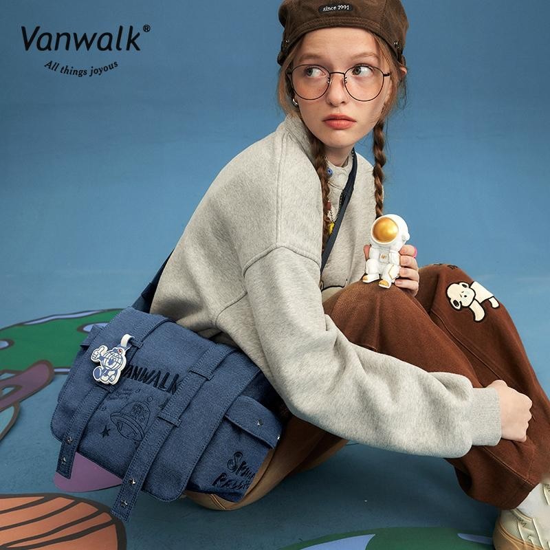 Vanwalk V2557 กระเป๋าสะพายข้างสาวย้อนยุคสไตล์อเมริกัน ins กระเป๋าสะพายนักเรียนความจุขนาดใหญ่อเนกประสงค์