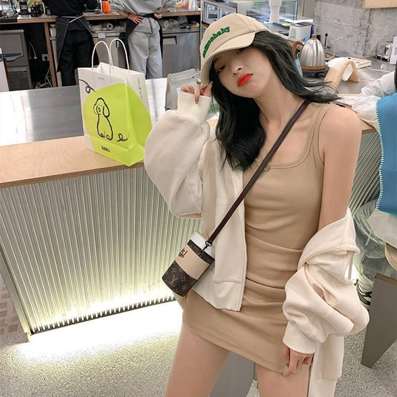 ชุดเดรสเสื้อกล้ามบริสุทธิ์สำหรับผู้หญิงฤดูร้อนคอเหลี่ยมเข้ารูปกระโปรงสั้นใส่แล้วดูผอมสาวฮอตคอปกถักเอ