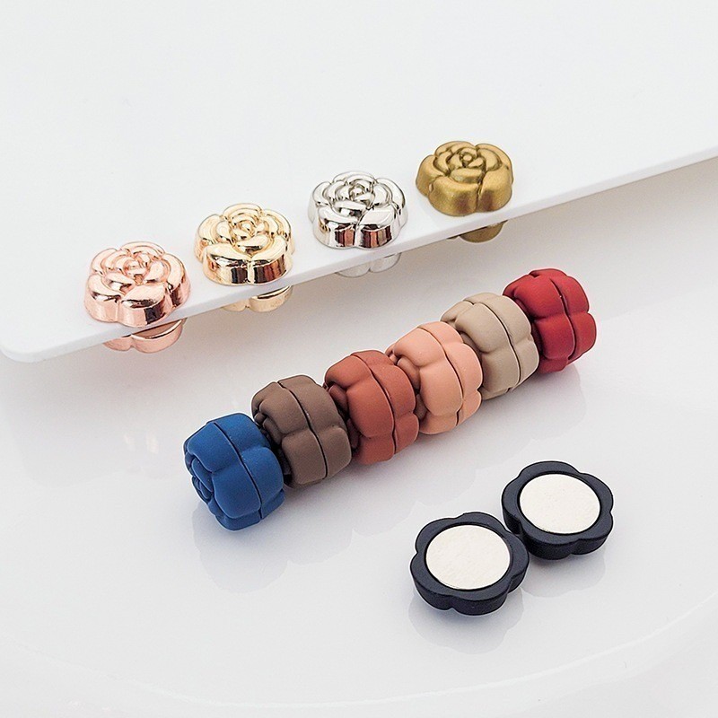 ห่วงโซ่ ดอกเคมีเลีย แฟชั่นผ้าพันคอระดับไฮเอนด์หัวเข็มขัดแม่เหล็กที่แข็งแกร่งหัวเข็มขัดผ้าพันคอไหมมุสลิมผ้าคลุมไหล่เข็มกลัดอเนกประสงค์คลิปปกอุ