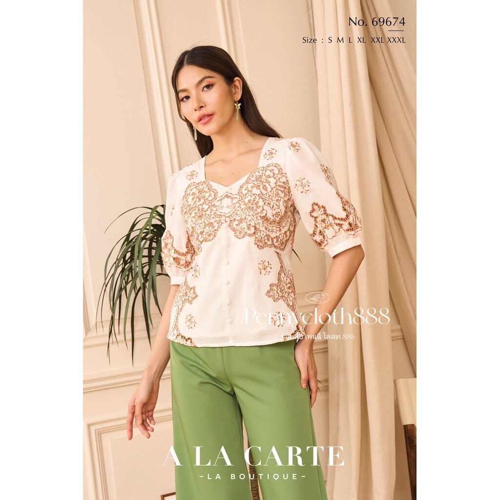 69674 เสื้อ A La Carte ลินินแขนสั้น คอเหลี่ยม งานปักฉลุ แต่งกระดุมหน้า ซิปหลัง มีซับใน by PENNY CLOT