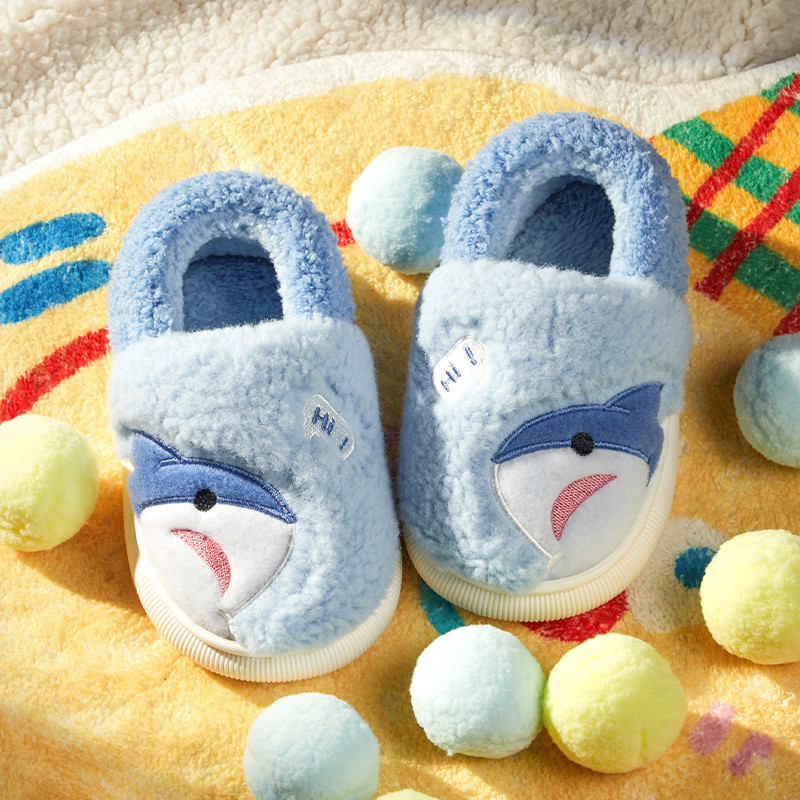 Cheerful Mario 14-22ซม สลิปเปอร์เด็ก สดชื่นและ น่ารัก รองเท้าแตะปลาฉลามเด็ก ฤดูหนาว กันลื่น รองเท้าใส่ในบ้านเด็ก