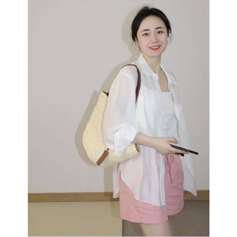 PKB2019 เสื้อเชิ้ตผู้หญิงลําลองเรียบๆผ้าชีฟอง ทรงหลวม สีขาว อก42 สไตล์เกาหลี คอปกแขนยาว free size