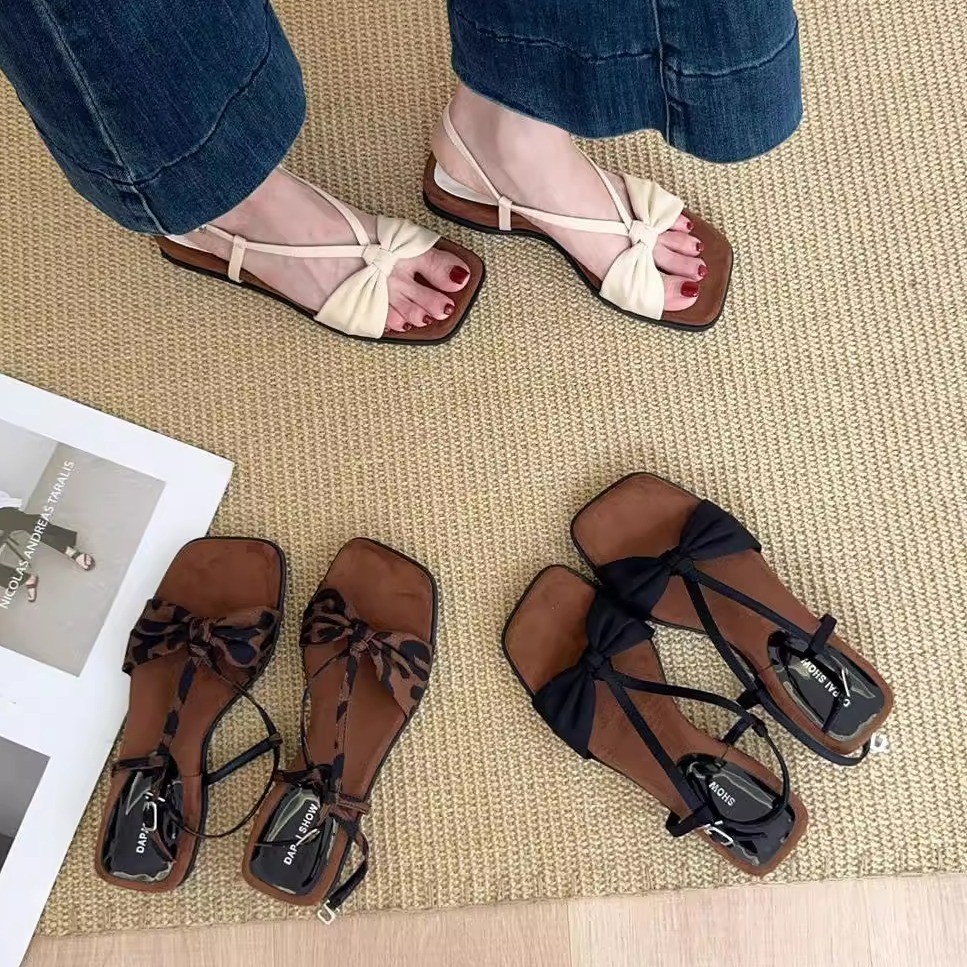 TT 2025 ฤดูร้อนเวอร์ชั่นเกาหลี Sweet Leopard Print Platform รองเท้าแตะ Square Toe Flat Buckle Flat A
