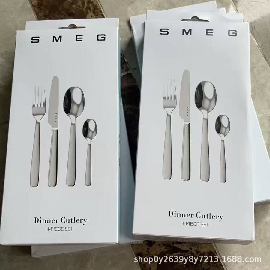Smeg โคมไฟตั้งโต๊ะ เอสเอ็มอี บนโต๊ะอาหารตะวันตกชุดสี่ชิ้นมีดช้อนส้อมมีดสแตนเลสช้อนส้อมชุด4ชิ้น