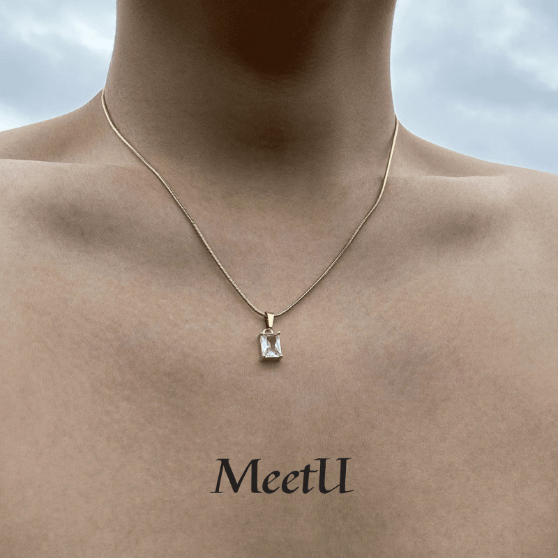 สร้อยคอเหล็กไทเทเนียมสีขาวเรียบง่าย สำหรับทั้งผู้ชายและผู้หญิง ออกแบบทรงสี่เหลี่ยมแบบย้อนยุคพร้อมโซ่กระดูกไหปลา