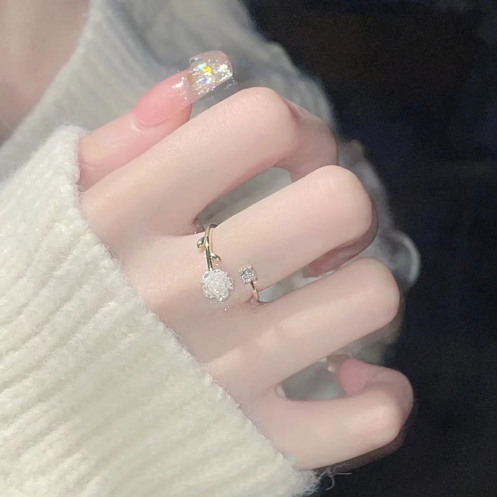 แหวนดอกคามีเลีย สไตล์เกาหลีน่ารัก! ✨ แหวนเปิดปรับขนาด + เพชร CZ | ของขวัญเพื่อนซี้ ใส่คู่กันสวย - รูปที่ 5