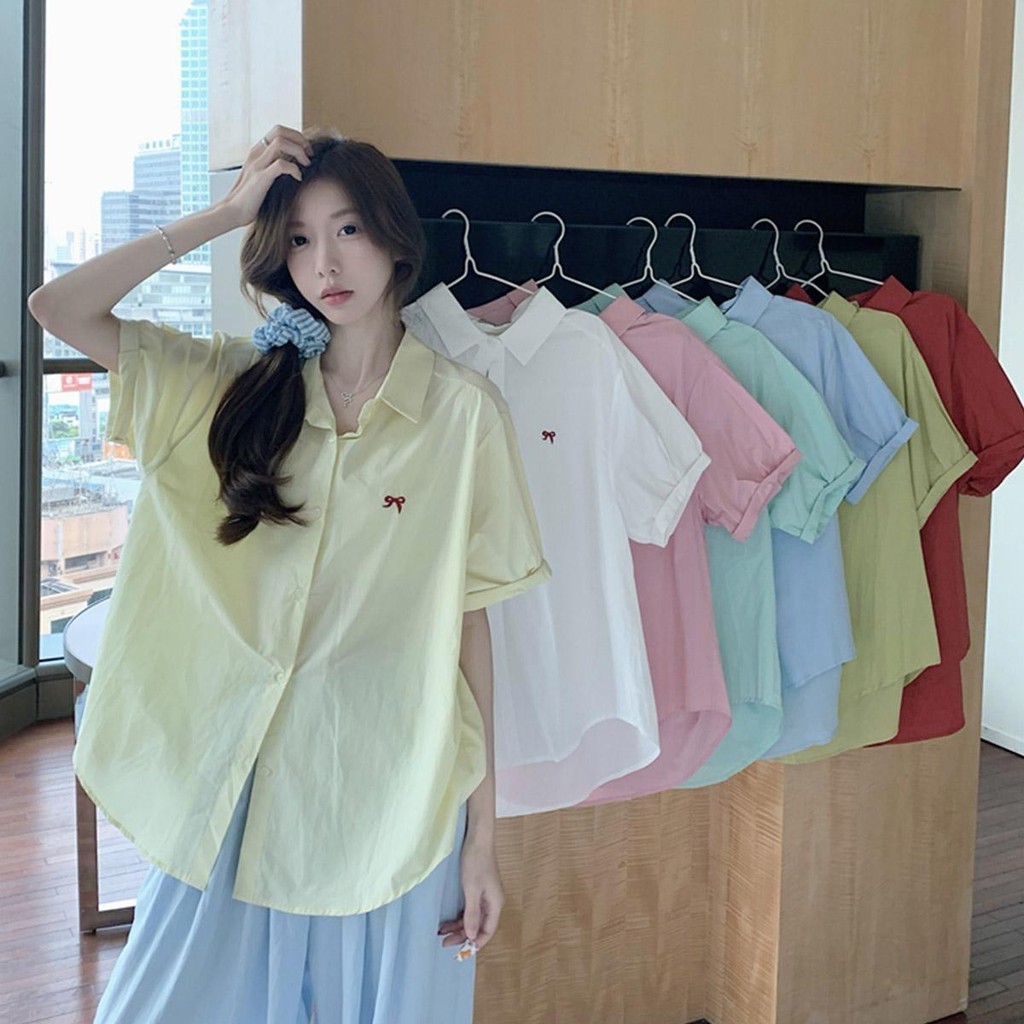 FAY.เสื้อเชิ้ตแขนสั้นแขนพับ ปักโปว์เล็กๆตรงหน้าออก น่ารักแนวสาวหวานสไตล์เกาหลี มี7สีไห้เลือก-พ้อมส่ง-รุ่นw433