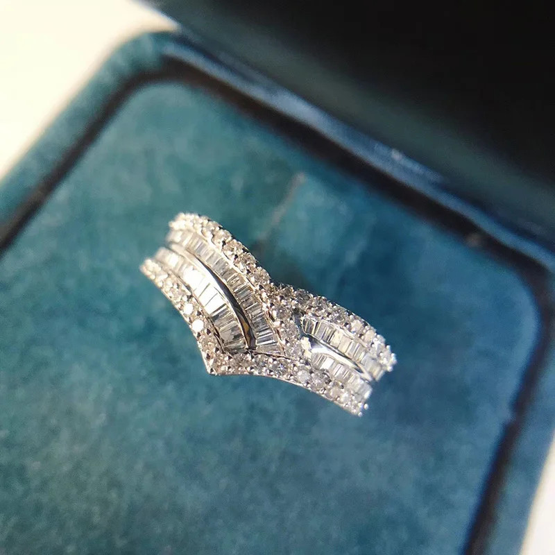 925 เงินสเตอร์ลิงแฟชั่น V รูปแหวนผู้หญิงเรขาคณิต Cubic Zirconia หรูหราเจ้าสาวงานแต่งงานแหวน Statement หญิงอุปกรณ์เสริม