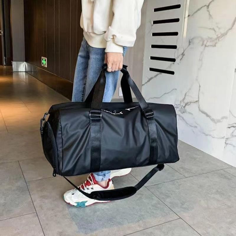 กระเป๋าเดินทางใบใหญ่ พร้อมส่ง ใส่ของได้เยอะ ใส่เสื้อผ้าฟุตบอลขนาด 48x25x22 ซม