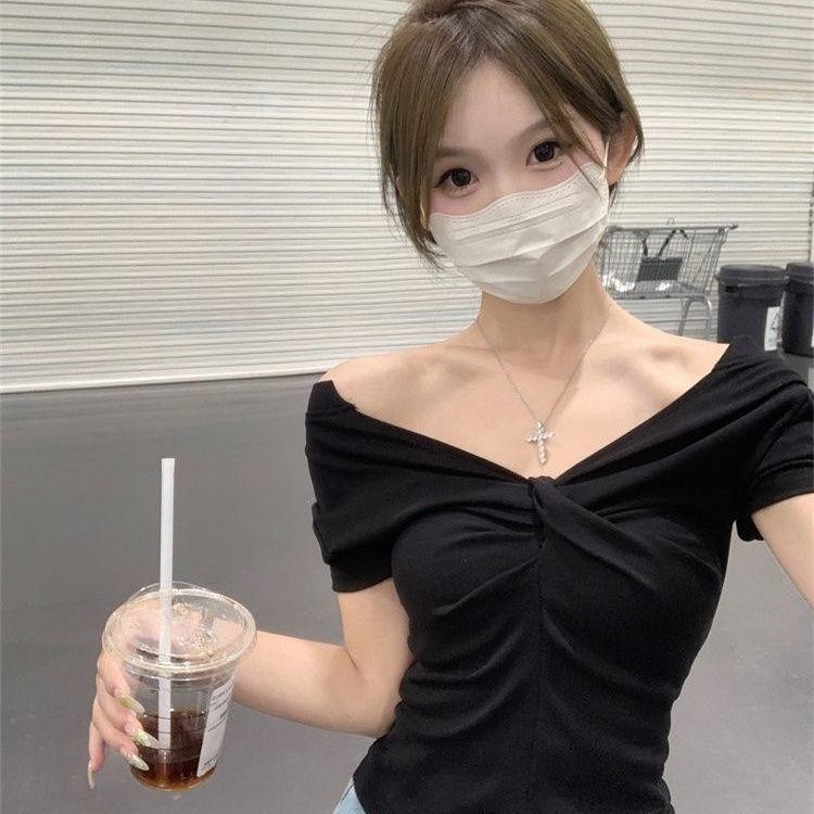เสื้อยืดแขนสั้นปาดไหล่ ชุดสองทาง น่ารักและเซ็กซี่ สำหรับผู้หญิง ใส่หน้าร้อน สไตล์ใหม่ ทรงสลิมฟิต กระชับสัดส่วน คอปก ปาด ราคา ถูกที่สุด ดีลบีเคเค แกลเลอรีภาพที่ 6