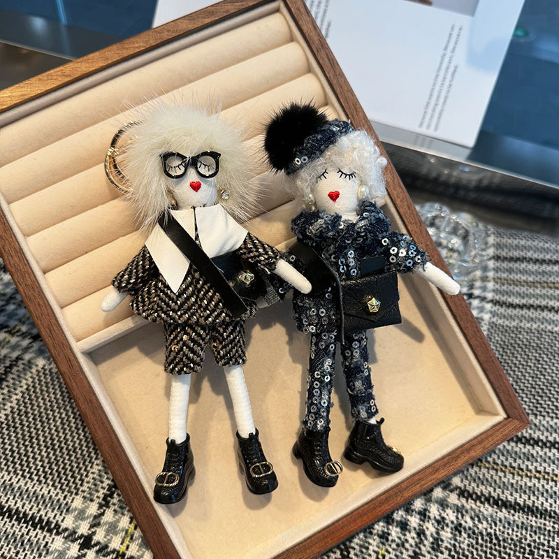 แฟชั่นเล็กๆน้อยๆกลิ่นหอมตุ๊กตากระเป๋าจี้หญิงประณีตน่ารักตุ๊กตากระเป๋าเป้สะพายหลังจี้ระดับไฮเอนด์ตุ๊กตารถพวงกุญแจ