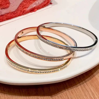 สร้อยข้อมือผู้หญิง ออกแบบด้วยวัสดุ titanium มีดีไซน์ว่างเปล่า ผีเสื้อ และโคลเวอร์ งานฝีมือประณีต เหมาะสำหรับสวมใส่ในชีวิตประจำวัน