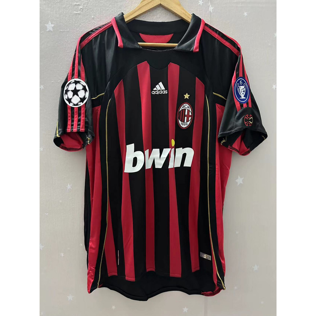 เสื้อฟุตบอล Retro AC Milan 2006-2007 สำหรับบ้าน - เสื้อฟุตบอลผู้ชายพร้อมพิมพ์ชื่อและหมายเลข | เวอร์ช
