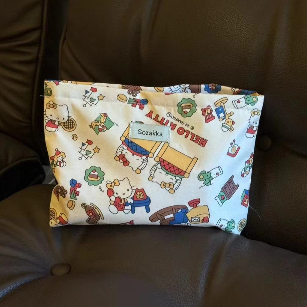 ฤดูใบไม้ผลิและฤดูร้อนแสงหรูหราน่ารักสาวสวิงหัก Hello Kitty พิมพ์กระเป๋าเครื่องสำอางช่องเก็บกระเป๋าเดินทางที่สวยหรู