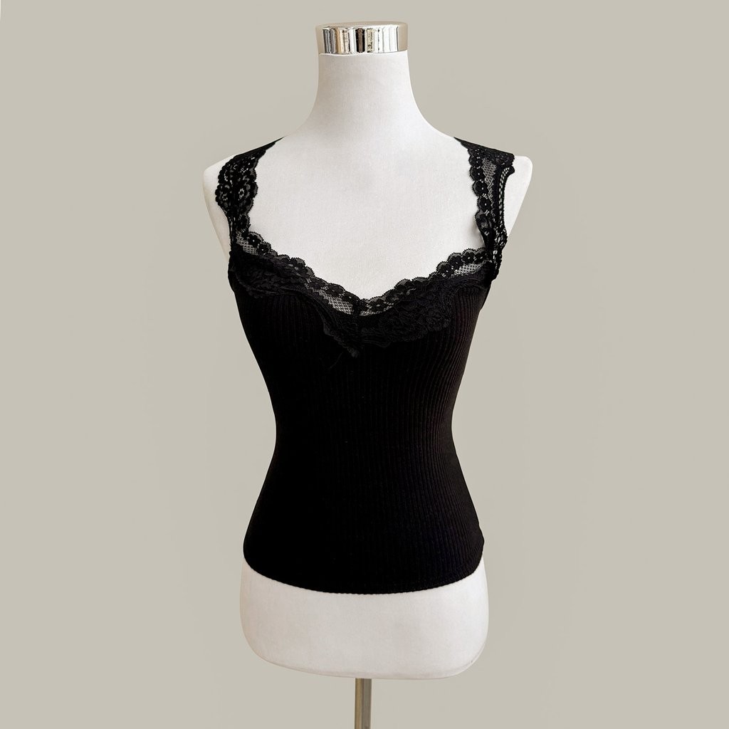 Helene Lace Top - สีดํา